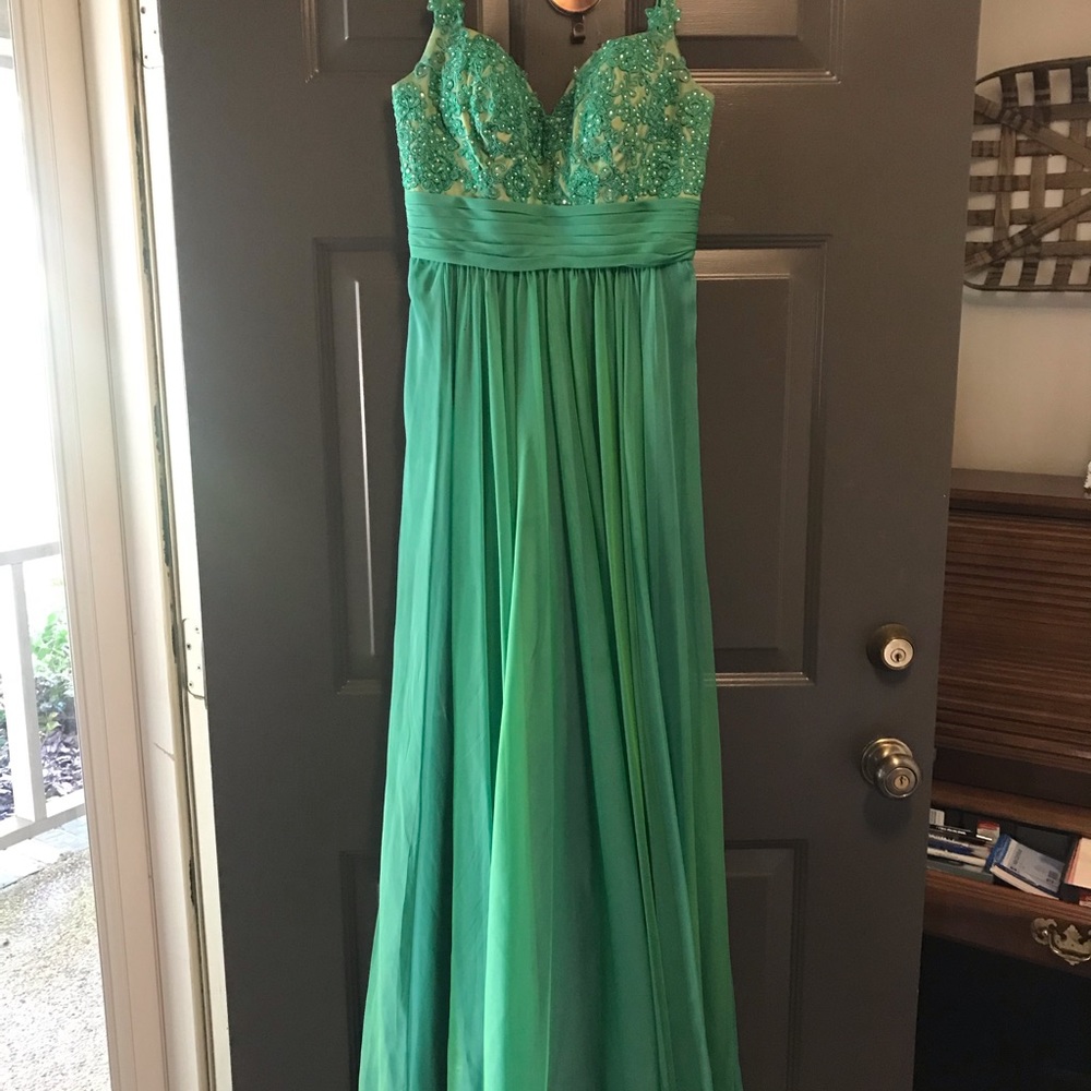 Emerald Green Sherri Hill prom dress